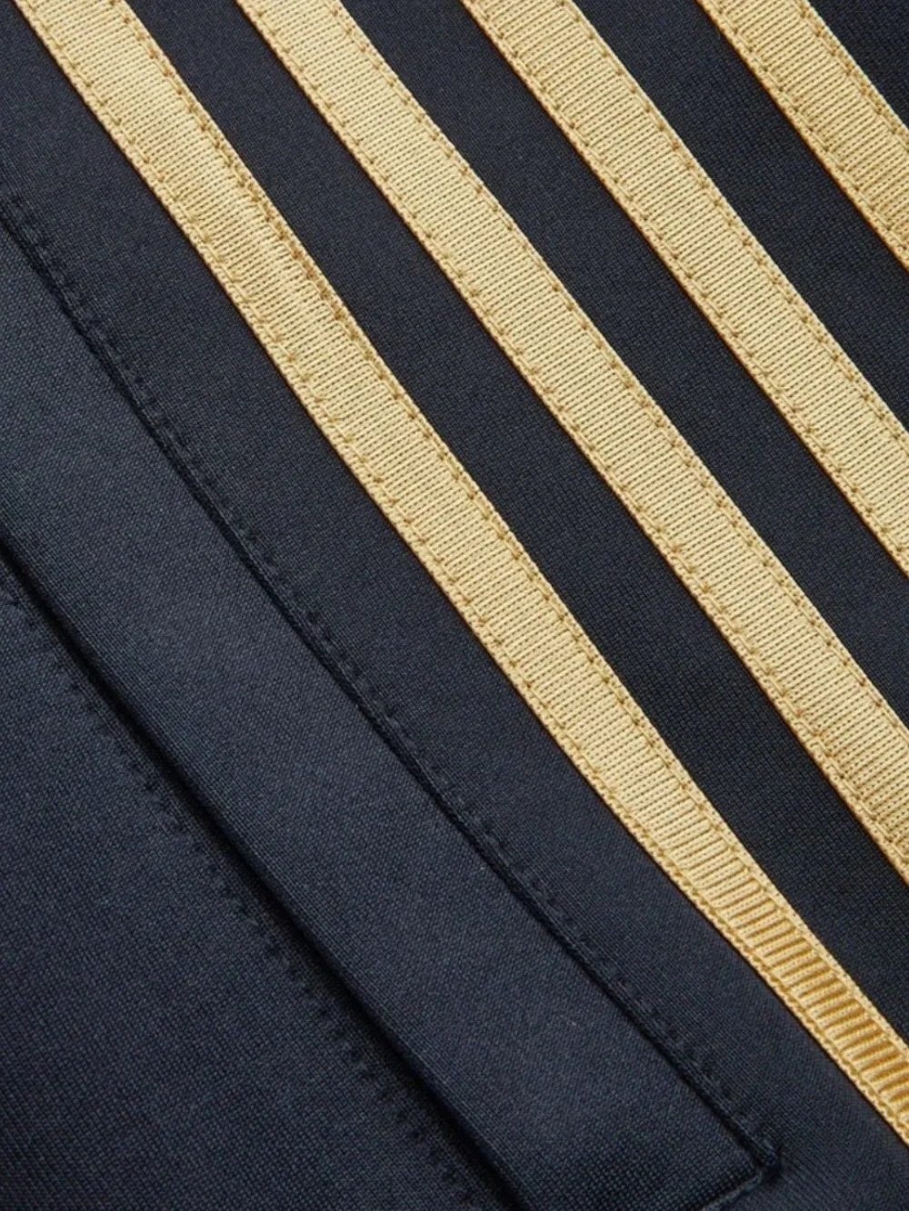 Commense quadruple stripe